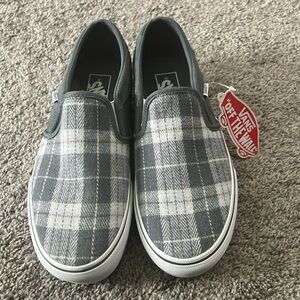 NWT Vans sneakers. Grey plaid. Size 8.5